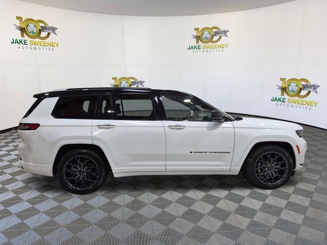 Used 2023 Jeep Grand Cherokee L Summit w/ Advanced Protech Group IV AWD/4WD image 11