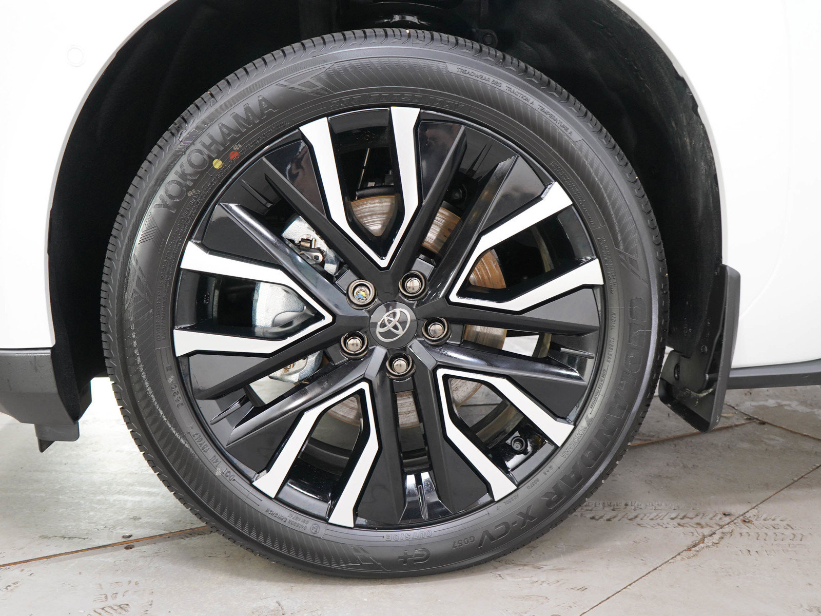 Certified 2026 Toyota bZ AWD/4WD image 31