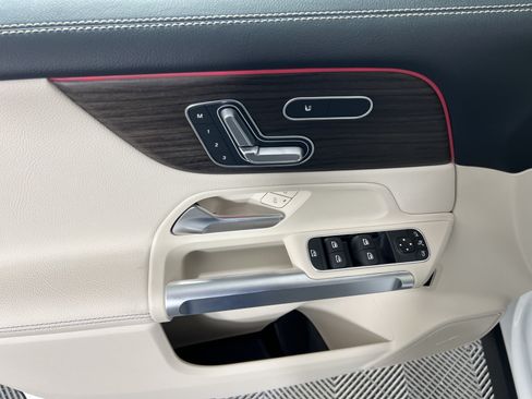 New 2026 Mercedes-Benz GLB 250 4MATIC image 19