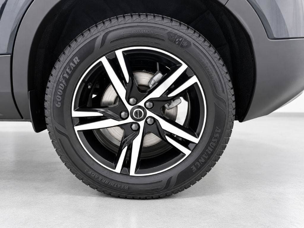 Used 2023 Volvo XC40 B5 Plus AWD/4WD image 32