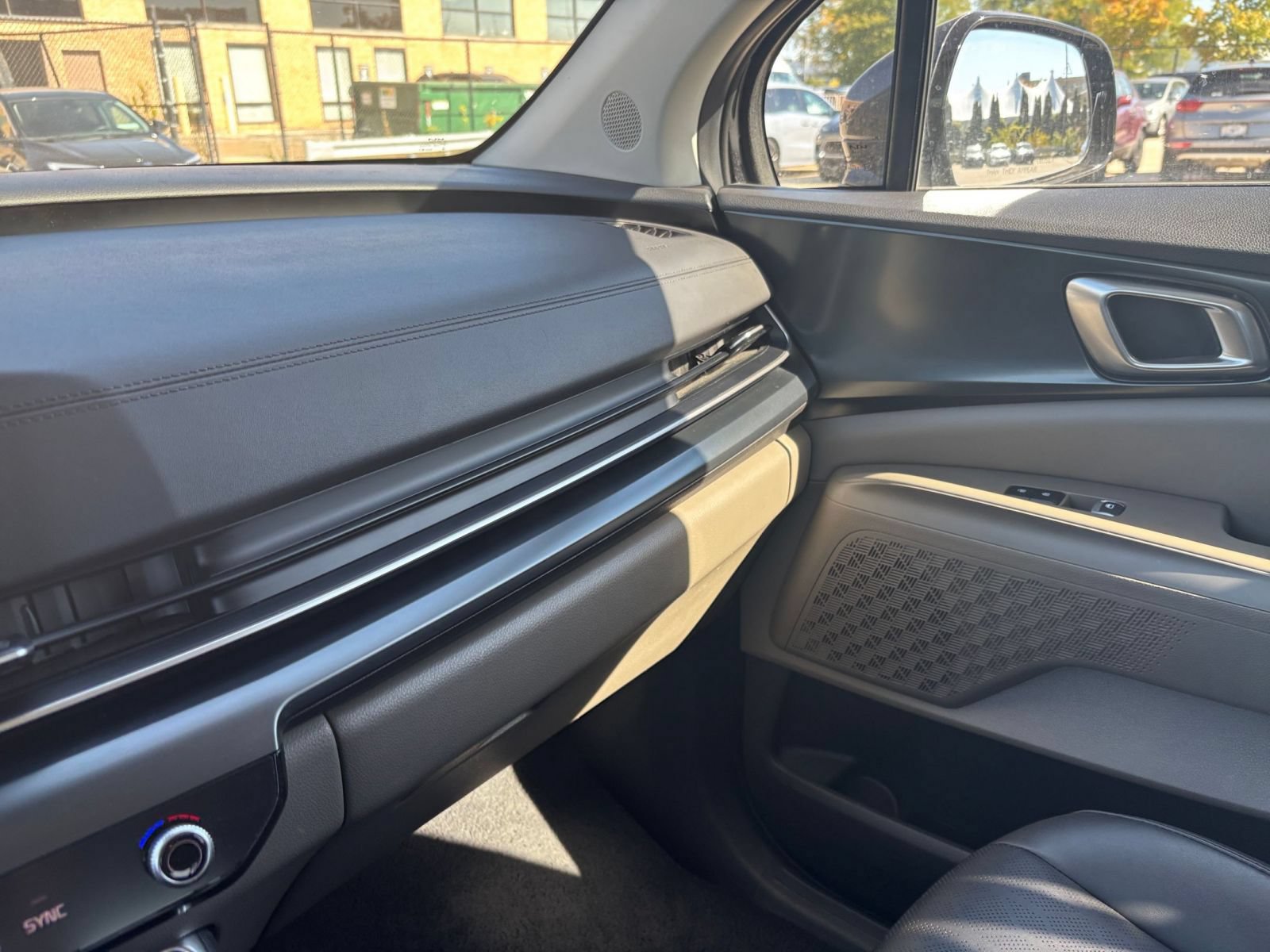 Used 2026 Kia Carnival FWD image 37