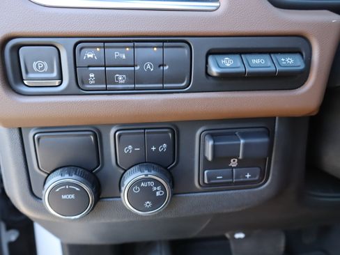 Used 2024 Chevrolet Suburban High Country w/ Premium Package image 22