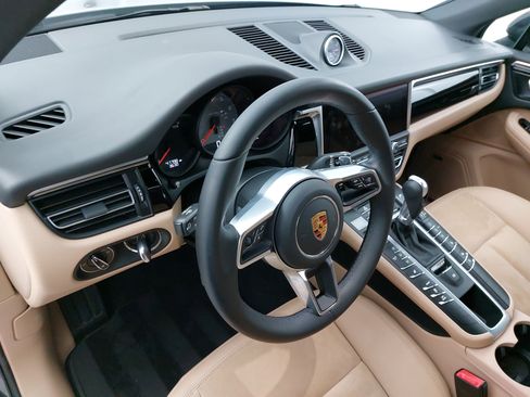 Certified 2021 Porsche Macan S image 18