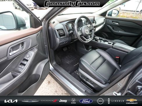 Used 2023 Nissan Rogue SV w/ SV Premium Package image 12