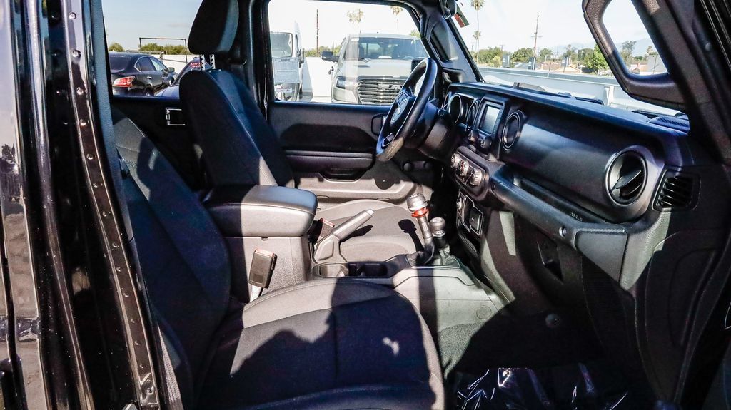 Used 2021 Jeep Gladiator Sport AWD/4WD image 21