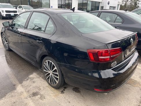 Used 2016 Volkswagen Jetta Sport image 4