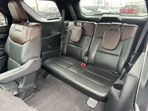 Used 2022 Ford Explorer Platinum w/ Equipment Group 601A AWD/4WD image 11
