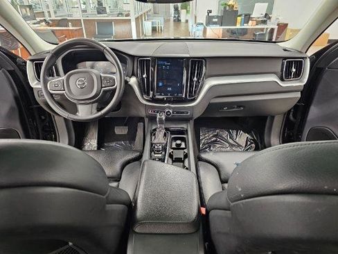 Used 2019 Volvo XC60 T5 Momentum image 9