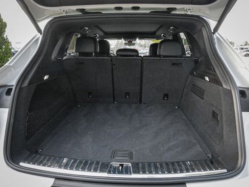 Used 2024 Porsche Cayenne image 32