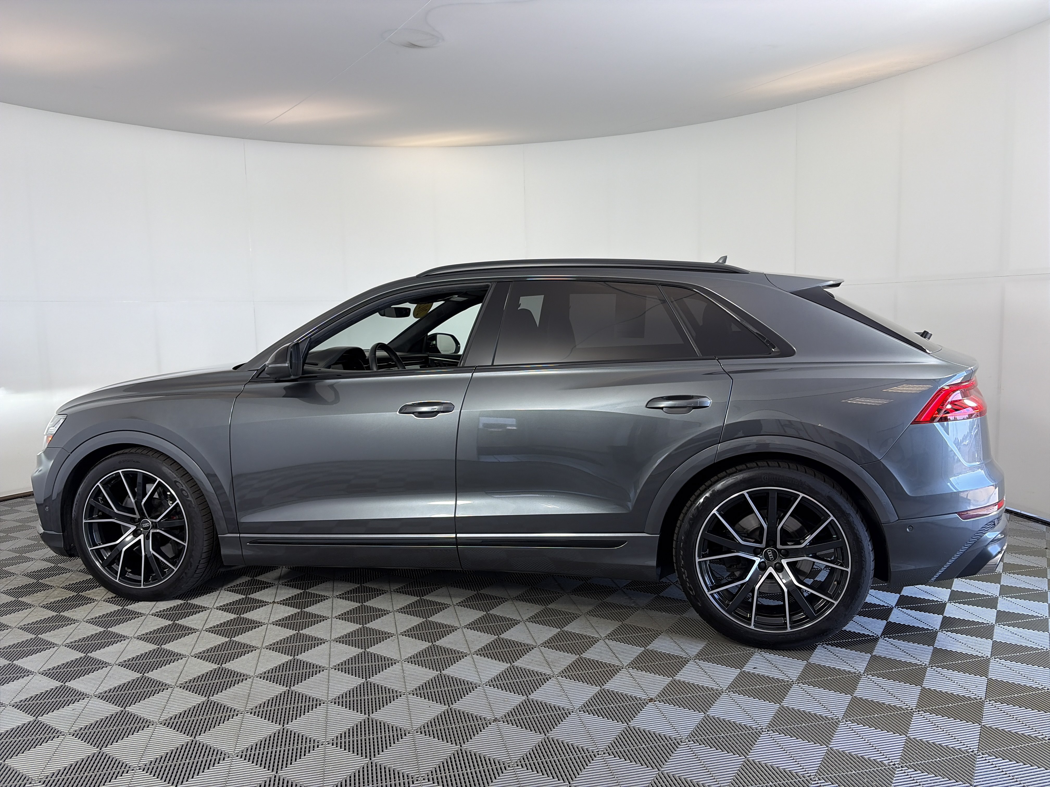 Used 2021 Audi SQ8 Premium Plus w/ Luxury Package AWD/4WD image 4