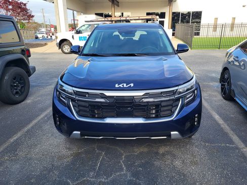 Used 2024 Kia Seltos SX w/ SX Sunroof Package image 2