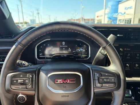 Used 2025 GMC Sierra 2500 AT4 AWD/4WD image 14