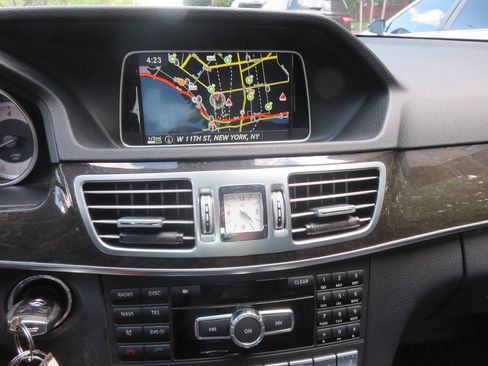 Used 2014 Mercedes-Benz E 550 4MATIC Sedan image 17