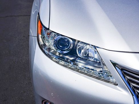 Used 2014 Lexus ES 300h w/ Luxury Package w/Bamboo Trim FWD image 12