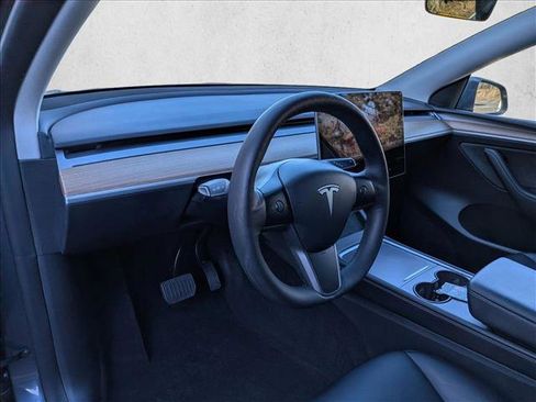 Used 2023 Tesla Model Y Long Range image 10