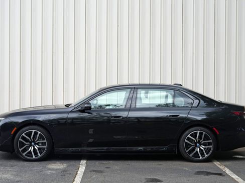 Used 2023 BMW i7 xDrive60 w/ Executive Package 2 AWD/4WD image 70