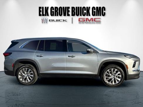 Used 2025 Buick Enclave Preferred FWD image 3