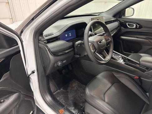 Used 2026 Jeep Compass Limited w/ Sun, Sound & Navigation Group AWD/4WD image 8