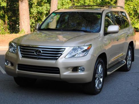 Used 2011 Lexus LX 570 4WD w/ Luxury Pkg image 5