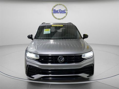 Used 2022 Volkswagen Tiguan SE R-Line image 9