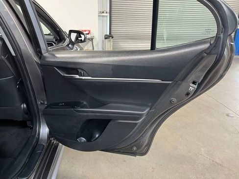 Used 2018 Toyota Camry SE FWD image 15