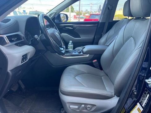 Used 2021 Toyota Highlander Limited image 6