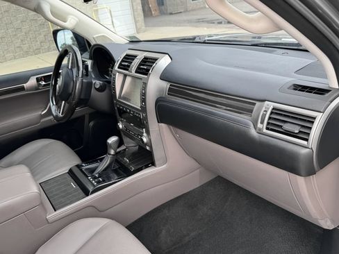 Used 2020 Lexus GX 460 Premium AWD/4WD image 30