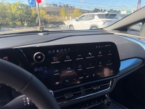 New 2026 Chevrolet Equinox EV LT image 17