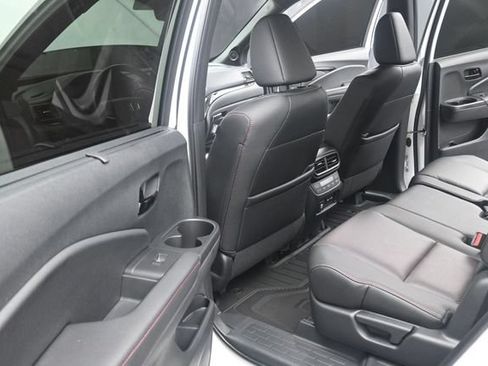 Used 2024 Honda Passport Black Edition image 17