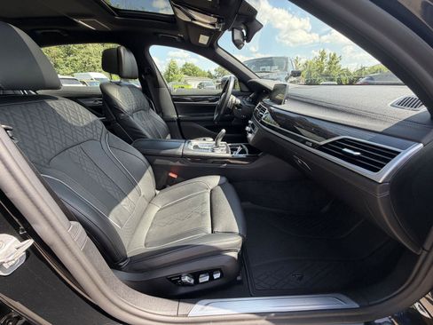 Used 2022 BMW 750i xDrive w/ M Sport Package AWD/4WD image 37