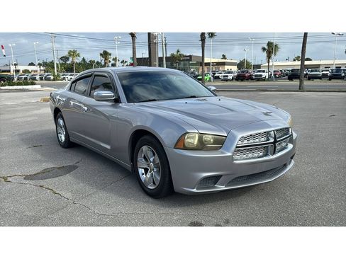 Used 2013 Dodge Charger SE RWD image 8