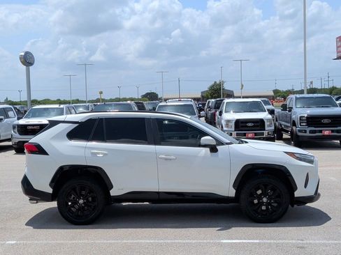 Used 2022 Toyota RAV4 SE AWD/4WD image 9