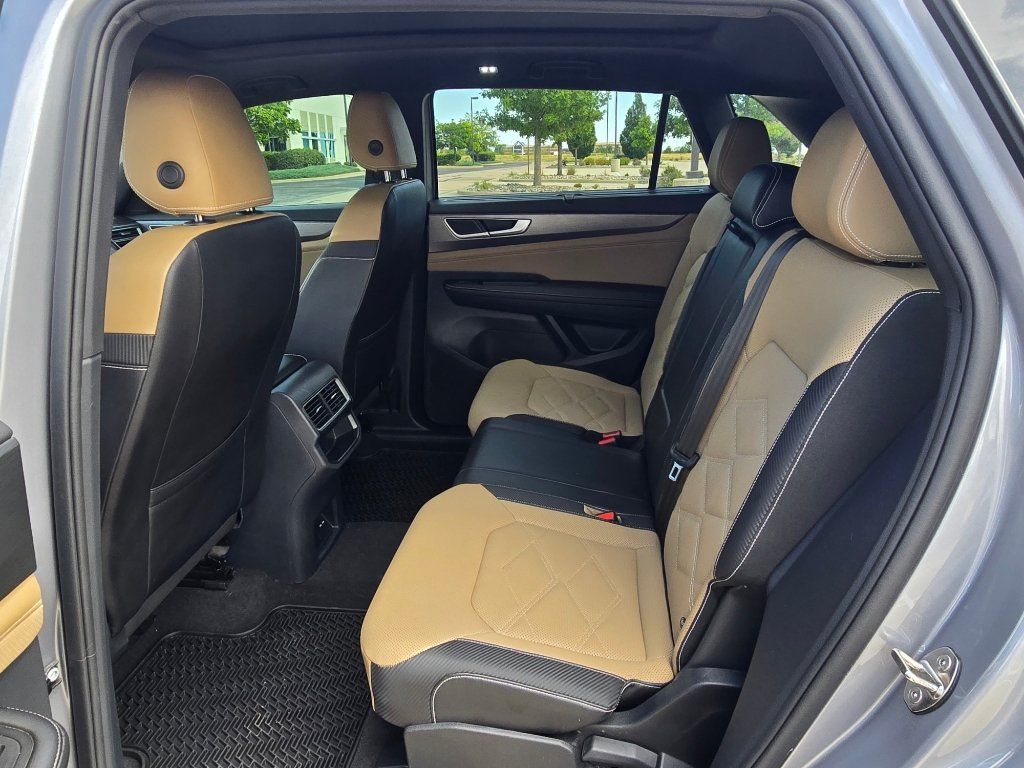 Used 2024 Volkswagen Atlas Cross Sport SE w/ Panoramic Sunroof Package AWD/4WD image 16