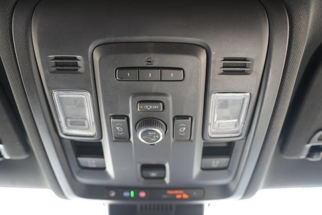 Used 2024 Chevrolet Tahoe Z71 w/ Luxury Package AWD/4WD image 32