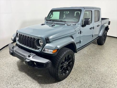 Certified 2025 Jeep Gladiator Sport AWD/4WD image 1