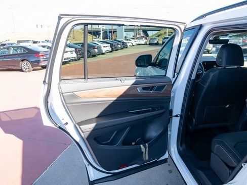 New 2026 Volkswagen Atlas SE image 12