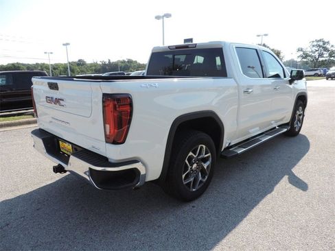 New 2026 GMC Sierra 1500 SLT image 5
