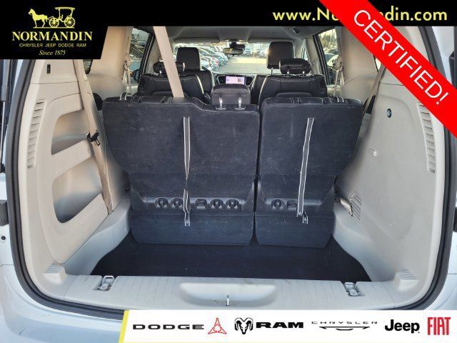 Certified 2024 Chrysler Pacifica Touring-L FWD image 19