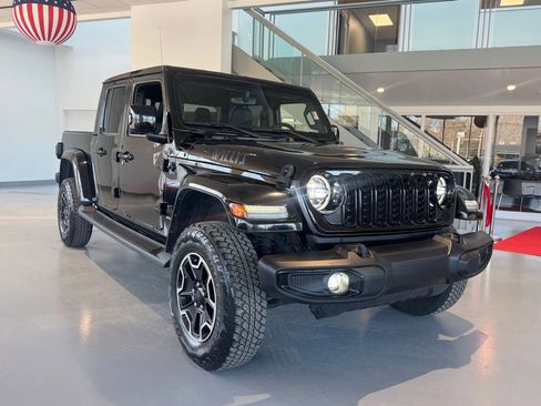 Used 2023 Jeep Gladiator Overland image 8