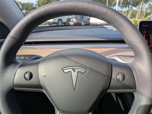Used 2023 Tesla Model Y Long Range image 31