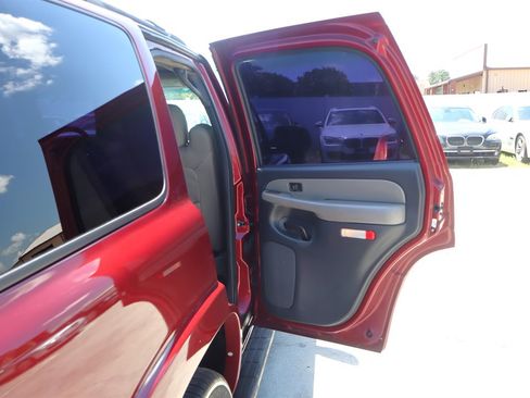 Used 2002 Chevrolet Tahoe LS w/ Traction Pkg RWD image 38
