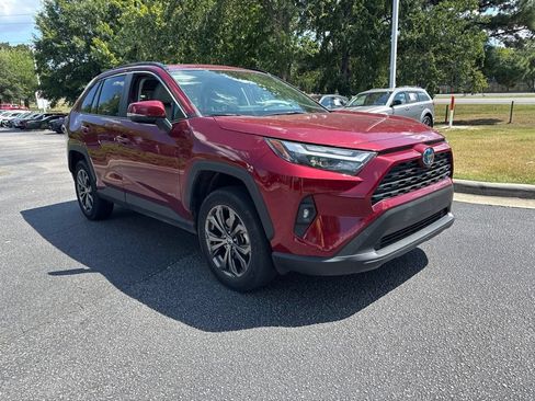 Used 2022 Toyota RAV4 XLE Premium AWD/4WD image 7