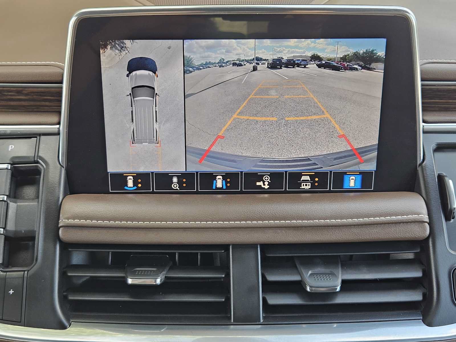 Used 2021 Chevrolet Tahoe High Country w/ Premium Package RWD image 18