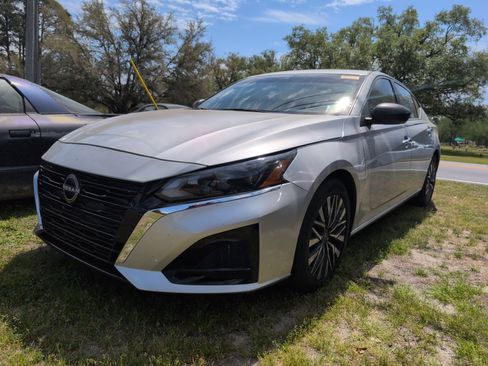 Used 2024 Nissan Altima 2.5 SV image 5