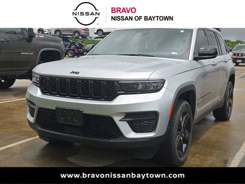 Used 2024 Jeep Grand Cherokee Altitude AWD/4WD image 1