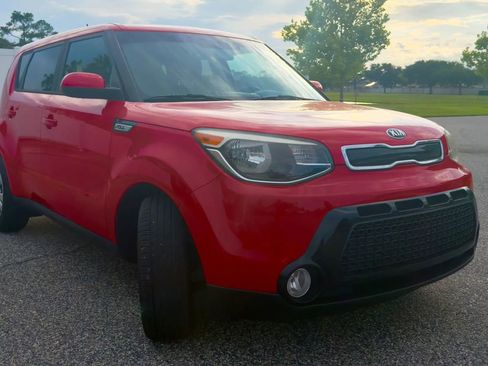 Used 2016 Kia Soul + FWD image 3