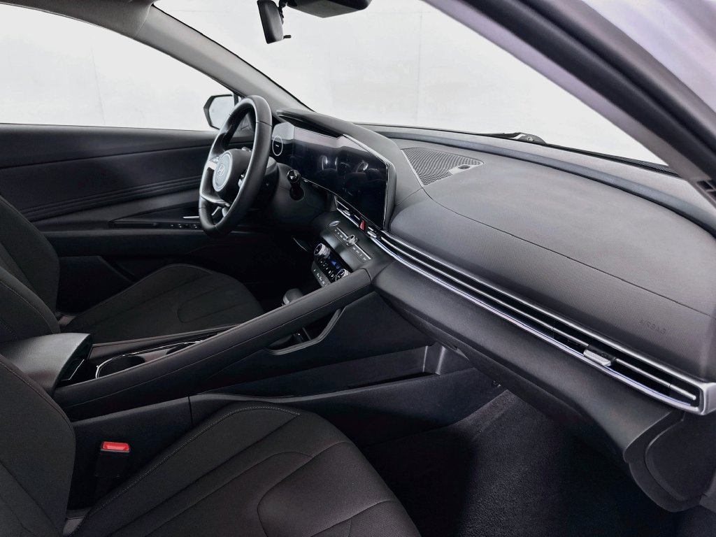 Used 2025 Hyundai Elantra SEL FWD image 29
