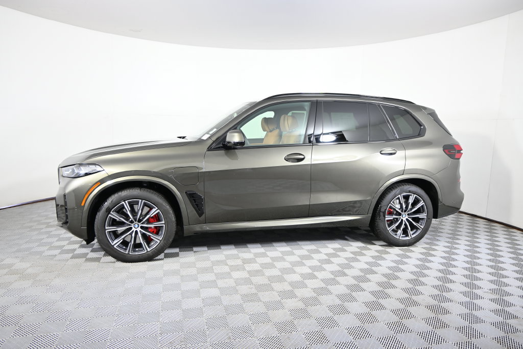 Used 2026 BMW X5 xDrive50e w/ M Sport Package AWD/4WD image 2