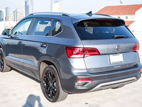 Used 2022 Volkswagen Taos SE w/ Panoramic Sunroof Package image 8