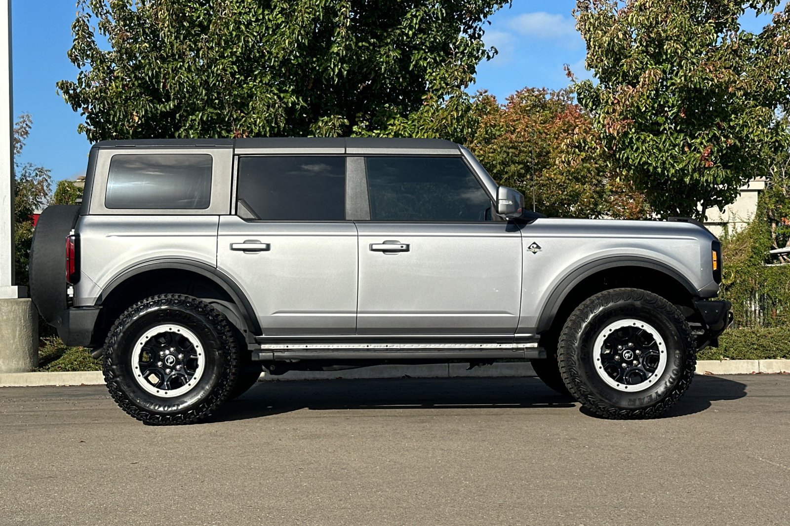 Used 2024 Ford Bronco Outer Banks w/ Sasquatch Package AWD/4WD image 3